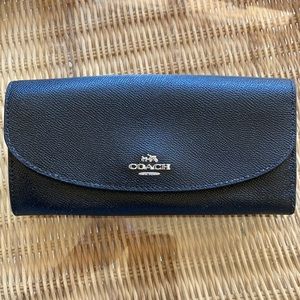 Ladies Wallet - vinyl with silver colored accents